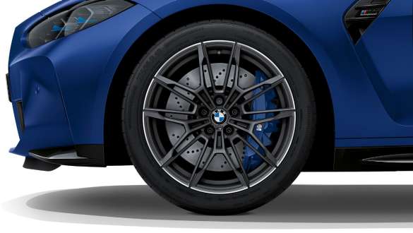 19"/20" M kovaná kola 825 M BMW M4 Competition Cabrio s pohonem M xDrive G83 2021 BMW M4 Competition Cabrio s pohonem M xDrive G83 2021 metalický lak Individual Frozen Portimao Blue (modrá) detailní pohled na 19"/20" M kovaná kola 825 M