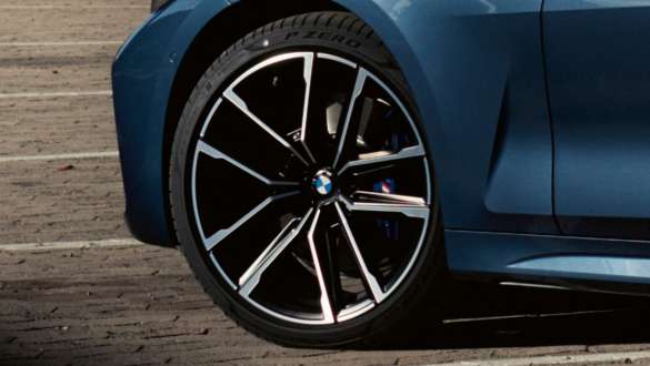 18" M kola z lehké slitiny 848 BMW M440i xDrive Coupé G22 2020 BMW M440i xDrive Coupé G22 2020 18" M kola z lehké slitiny 848 detailní pohled