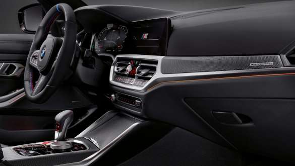 M Performance karbonové obložení interiéru BMW M4 Coupé G82 2020 BMW M4 Coupé G82 2020 M Performance karbonové obložení interiéru v detailním pohledu