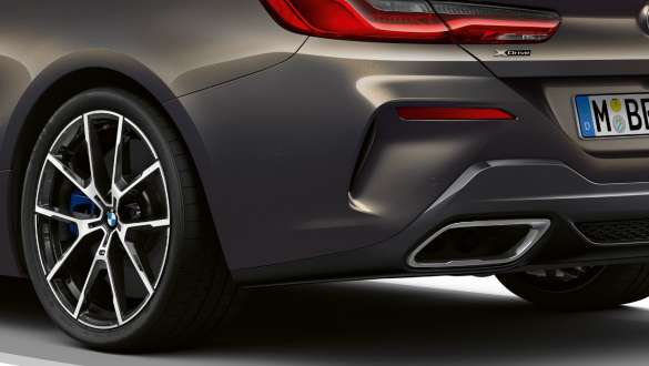 M sportovní diferenciál. BMW M850i xDrive Cabrio s M sportovním diferenciálem.