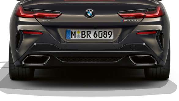 M sportovní výfukový systém. BMW M850i xDrive Cabrio s M sportovním výfukovým systémem.