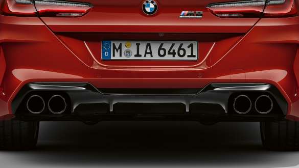 M sportovní výfukový systém. BMW M8 Competition Cabrio s M sportovním výfukovým systémem.