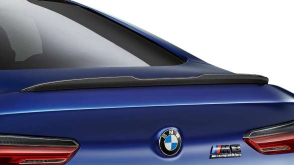 M karbonový zadní spoiler. BMW M8 Competition Coupé s M karbonovým zadním spoilerem.