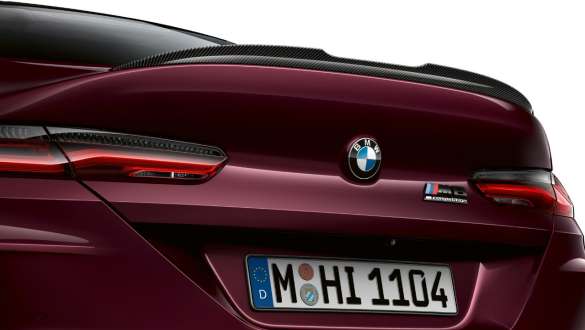 M zadní spoiler u BMW M8 Competition Gran Coupé M zadní spoiler u BMW M8 Competition Gran Coupé F93 2020 v metalické barvě BMW Individual Ametrine v detailním pohledu na záď vozu