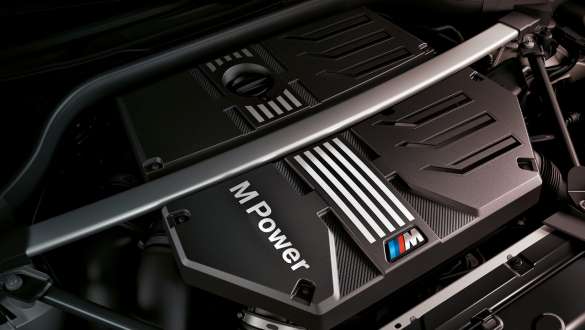 Zážehový motor BMW M TwinPower Turbo BMW X3 M F97 LCI Facelift 2021 BMW X3 M F97 LCI Facelift 2021 zážehový řadový 6válec BMW M TwinPower Turbo detailní pohled
