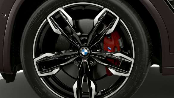 M sportovní brzy BMW X4 M40i M40d G02 LCI 2021 BMW X4 M40i M40d G02 LCI 2021 Facelift M sportovní brzdy detailní pohled
