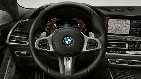 M kožený volant BMW X6 M50i Detail na M kožený volant BMW X6 M50i G06, interiér