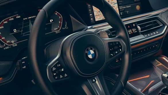 BMW X6 M50i a M50d s převodovkou Steptronic Sport. BMW X6 M50i Steptronic Sport transmission