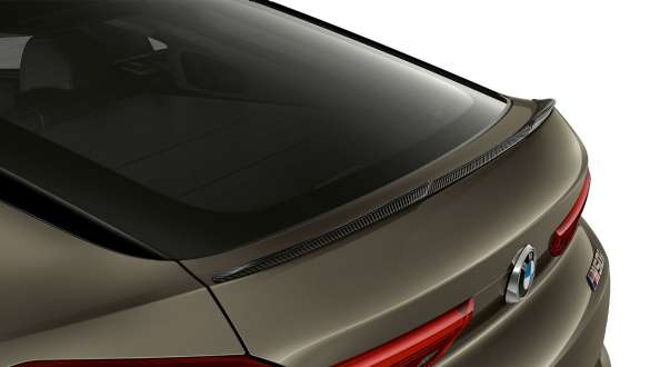 BMW X6 M50i zadní spojler G06 Detail na BMW X6 M50i M karbonový zadní spoiler G06 2018 SUV