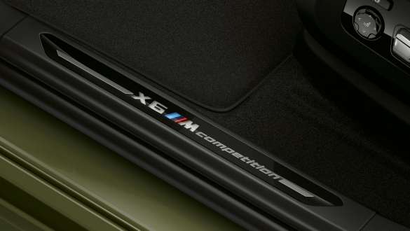 Prahové lišty s nápisem „X6 M Competition“ BMW X6 M Competition F96 Prahové lišty s nápisem „X6 M Competition“ BMW X6 M Competition F96 2020 SUV detail