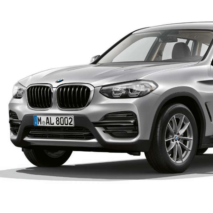 BMW X3, sériové provedení, tříčtvrteční záběr zepředu BMW X3, sériové provedení, tříčtvrteční záběr zepředu