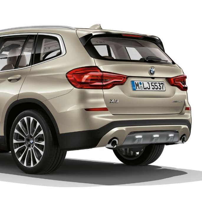 BMW X3 M40i, tříčtvrteční pohled zezadu na Model Luxury Line BMW X3 M40i, tříčtvrteční pohled zezadu na Model Luxury Line