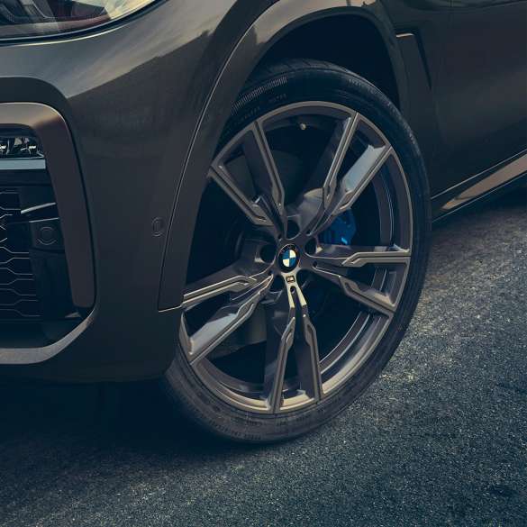 22“ M kola z lehké slitiny. Detailní pohled na 22“ kola z lehké slitiny.
