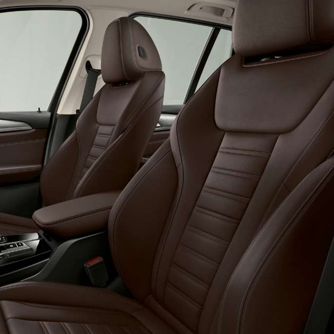 BMW iX3 G08 model Impressive, sportovní sedadla s koženým čalouněním Vernasca Black (černá) BMW iX3 G08 2020 model Impressive, sportovní sedadla řidiče a spolujezdce s koženým čalouněním Vernasca Black (černá), interiér
