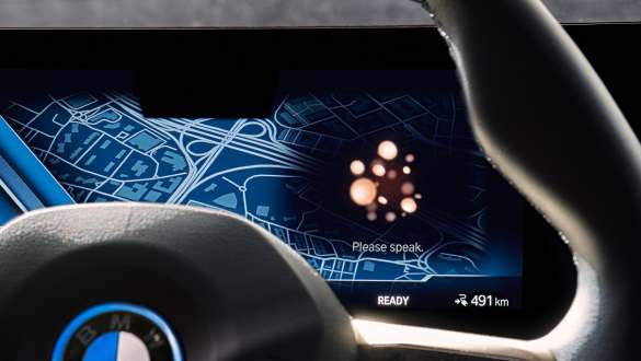 Informační displej mluvený dialog se světelnými prvky Informační displej OS8 mluvený dialog se světelnými prvky po BMW aktualizaci
