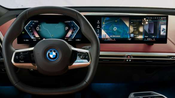 Pohled na palubní desku s Prohnutým displejem widgety Pohled na palubní desku s Prohnutým displejem widgety IPA BMW aktualizace