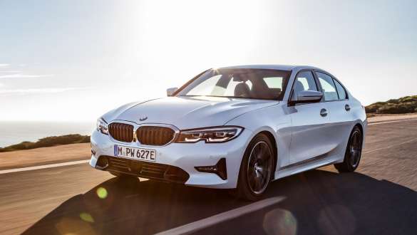 BMW Touring jízdní záběr zepředu BMW Touring jízdní 3/4 záběr zepředu