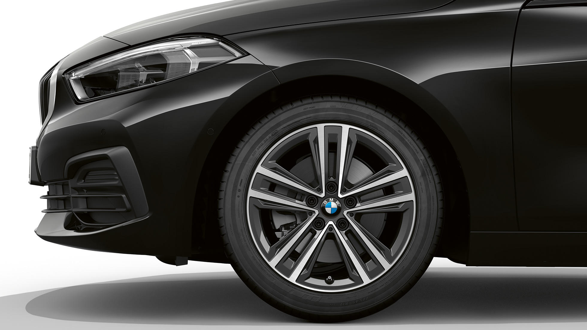 16" kola z lehké slitiny Star-spoke 517. BMW řady 1 Model Advantage, boční pohled na 16" kola z lehké slitiny Star-spoke 517.