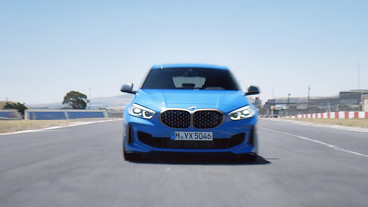 Trakce a jízdní stabilita. BMW řady 1 s vysokou trakcí a jízdní stabilitou.
