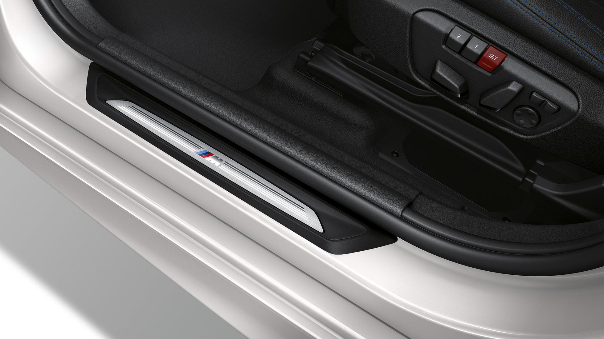 Prahové lišty BMW řady 2 Active Tourer Model M Sport Prahové lišty BMW řady 2 Active Tourer 220d xDrive Model M Sport F45 v metalické barvě Mineral White (bílá) exteriér