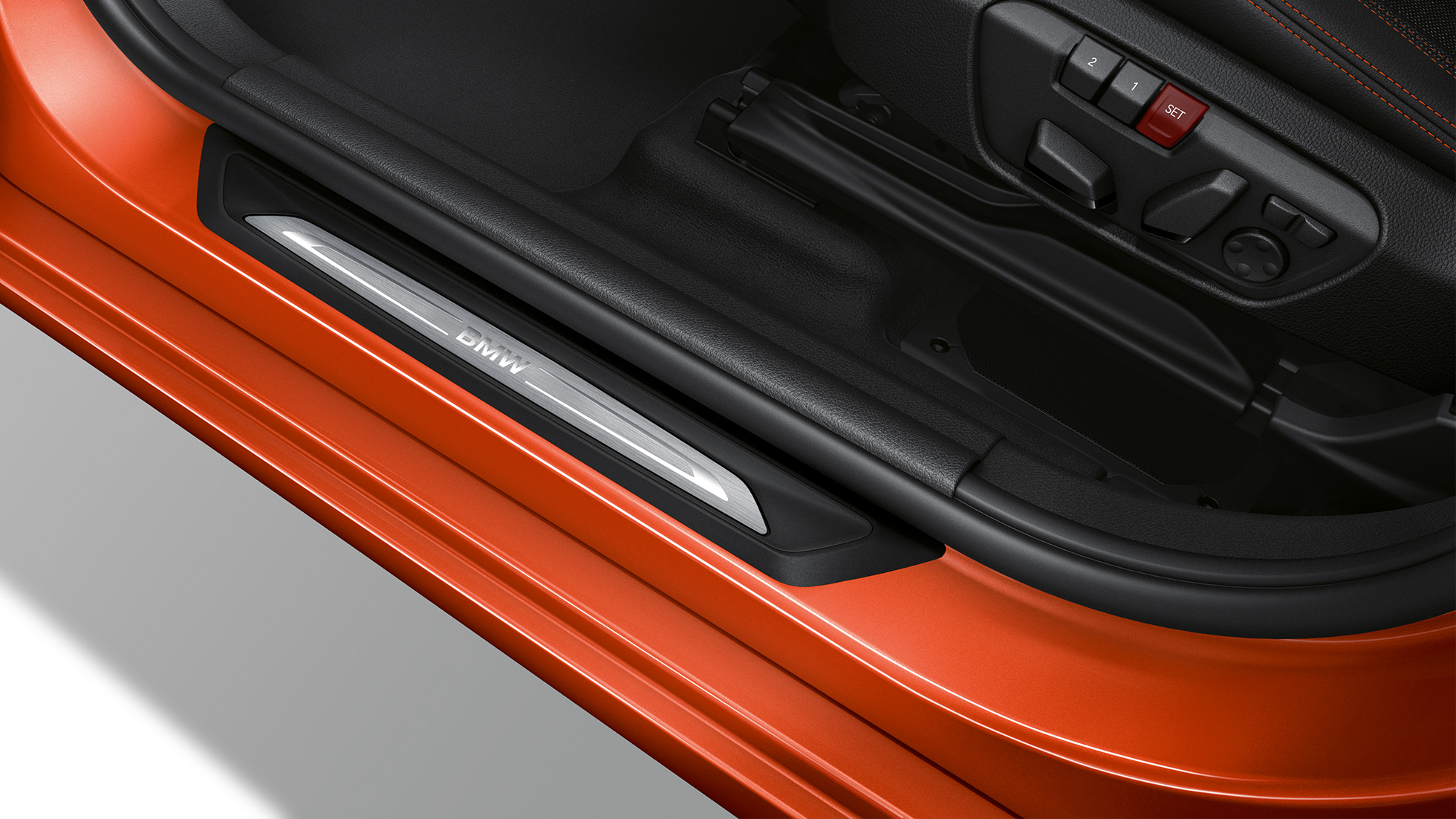 Prahové lišty BMW řady 2 Active Tourer Model Sport Line Prahové lišty BMW řady 2 Active Tourer Model Sport Line 220i F45 v metalické barvě Sunset Orange (oranžová)