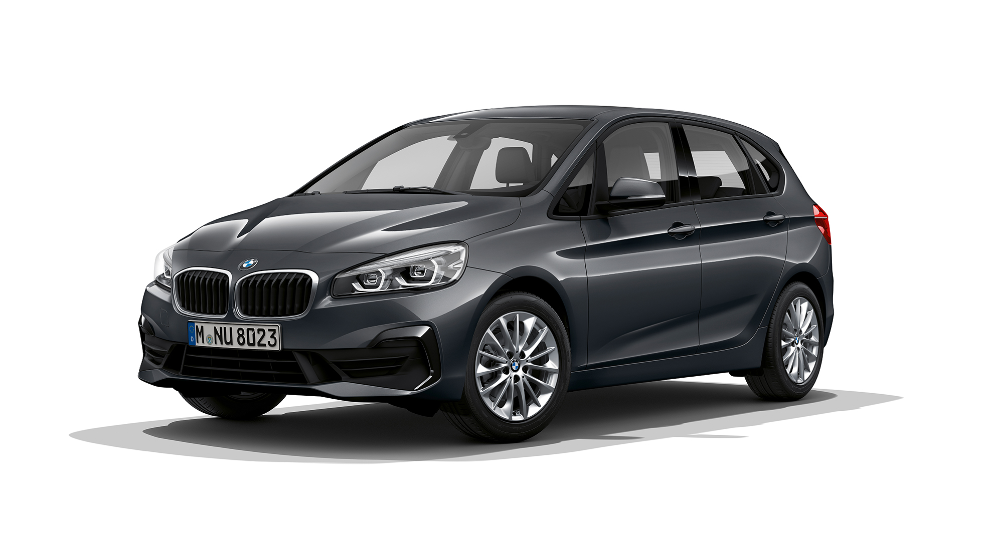 Tříčtvrteční pohled zepředu BMW řady 2 Active Tourer Model Advantage BMW řady 2 Active Tourer 218i F45 Model Advantage v metalické barvě Mineral Grey (šedá) ze tříčtvrtečního pohledu zepředu