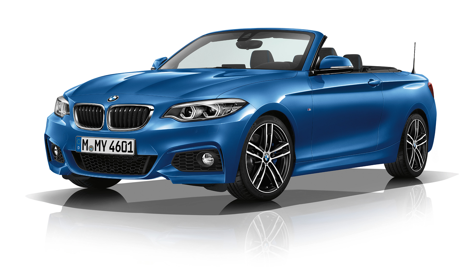 BMW řady 2 Cabrio, tříčtvrteční pohled zpředu na Model M Sport BMW řady 2 Cabrio, tříčtvrteční pohled zpředu na Model M Sport