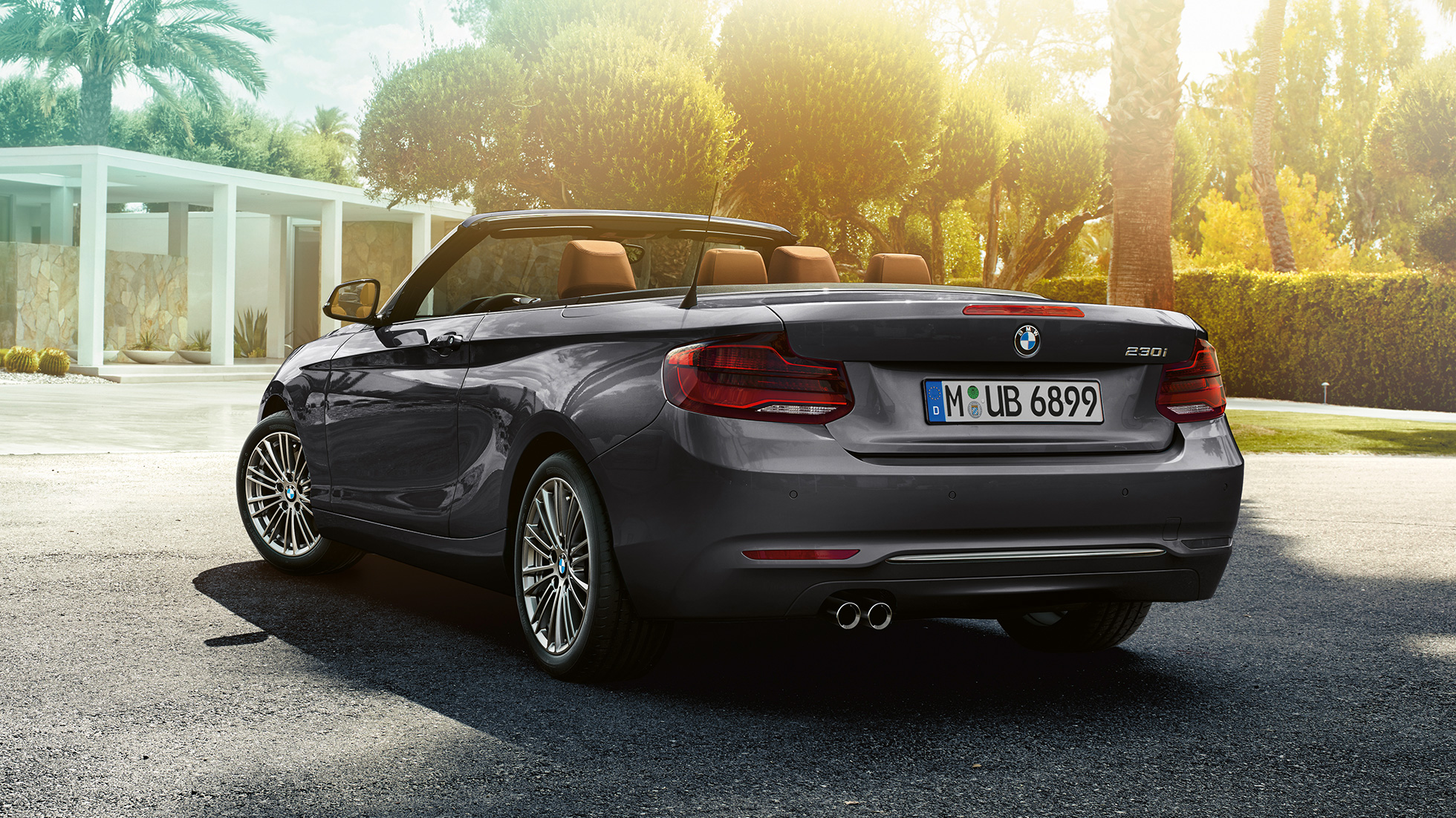 BMW řady 2 Cabrio, tříčtvrteční záběr zezadu BMW řady 2 Cabrio, tříčtvrteční záběr zezadu