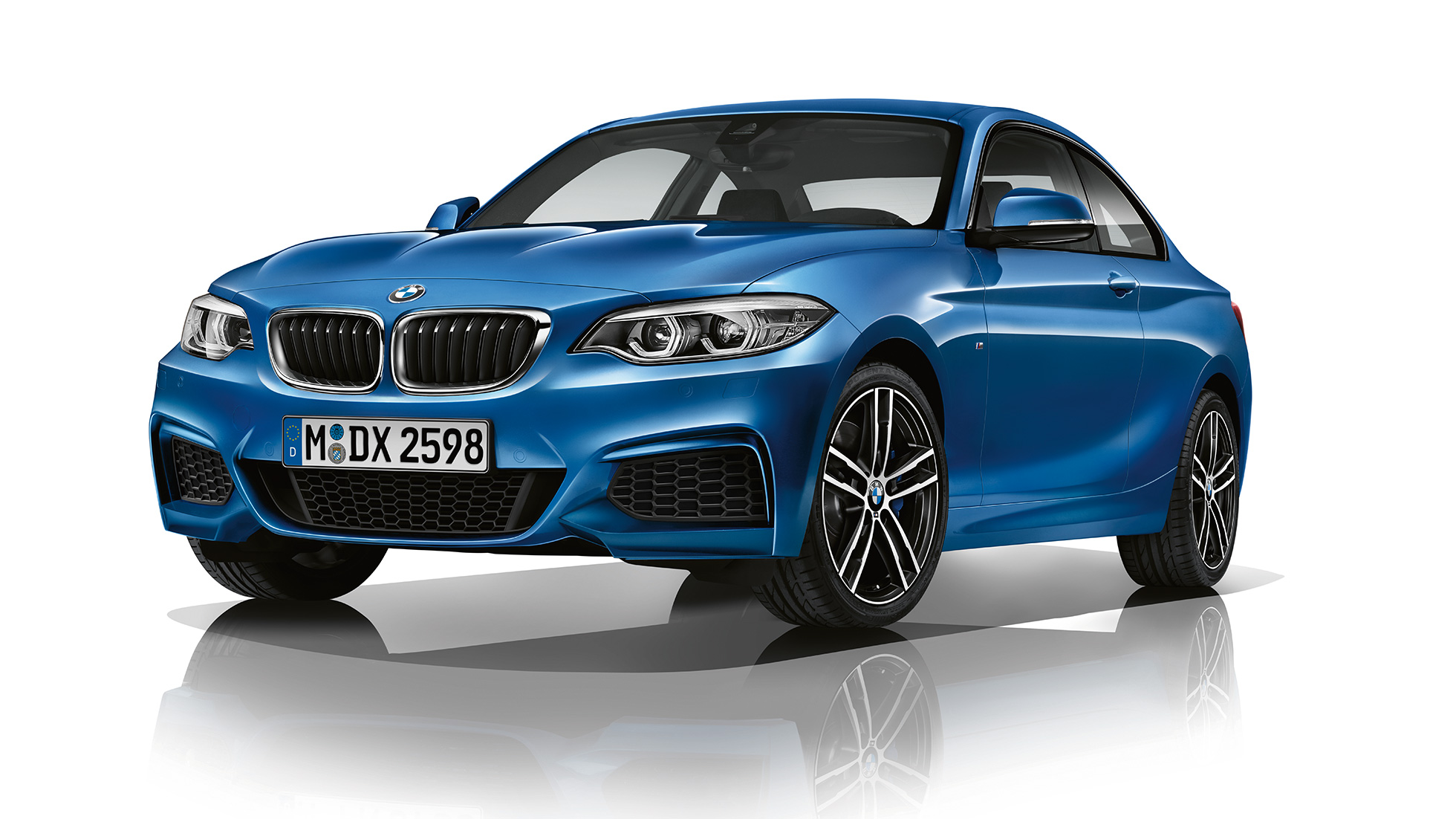 BMW řady 2 Coupé, tříčtvrteční pohled zpředu na Model M Sport BMW řady 2 Coupé, tříčtvrteční pohled zpředu na Model M Sport