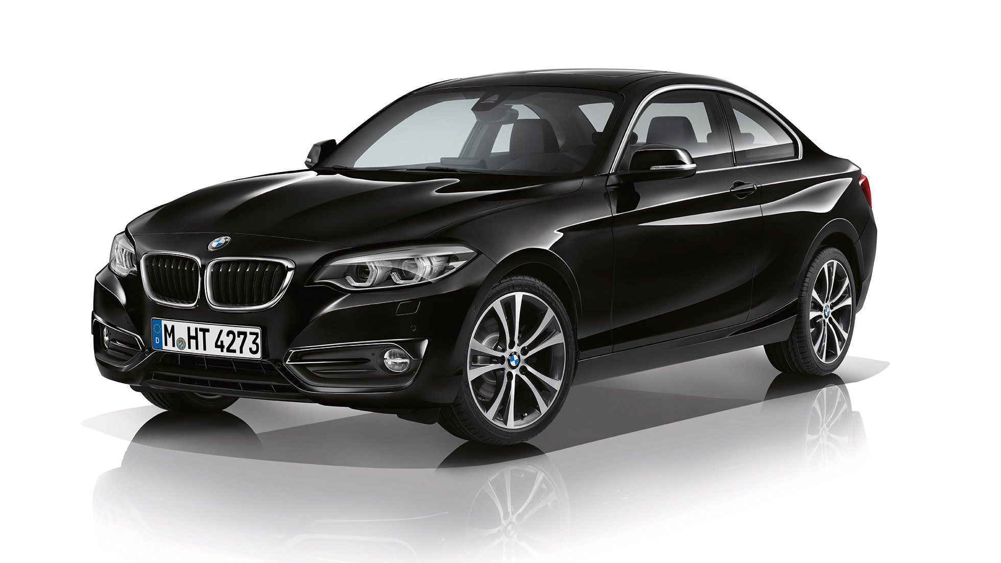 BMW řady 2 Coupé, tříčtvrteční pohled zpředu na Model Sport Line BMW řady 2 Coupé, tříčtvrteční pohled zpředu na Model Sport Line
