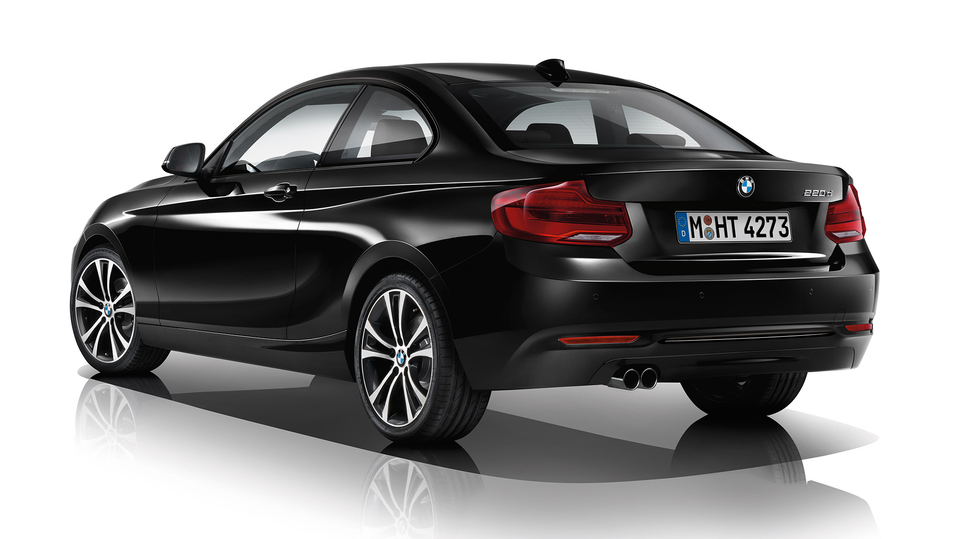 BMW řady 2 Coupé, tříčtvrteční pohled zezadu na Model Sport Line BMW řady 2 Coupé, tříčtvrteční pohled zezadu na Model Sport Line