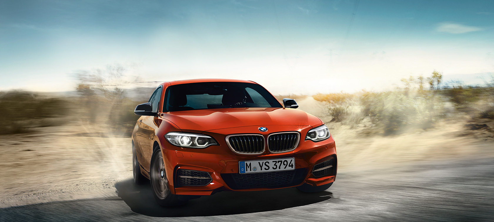 BMW řady 2 Coupé, dynamický jízdní záběr BMW řady 2 Coupé, dynamický jízdní záběr