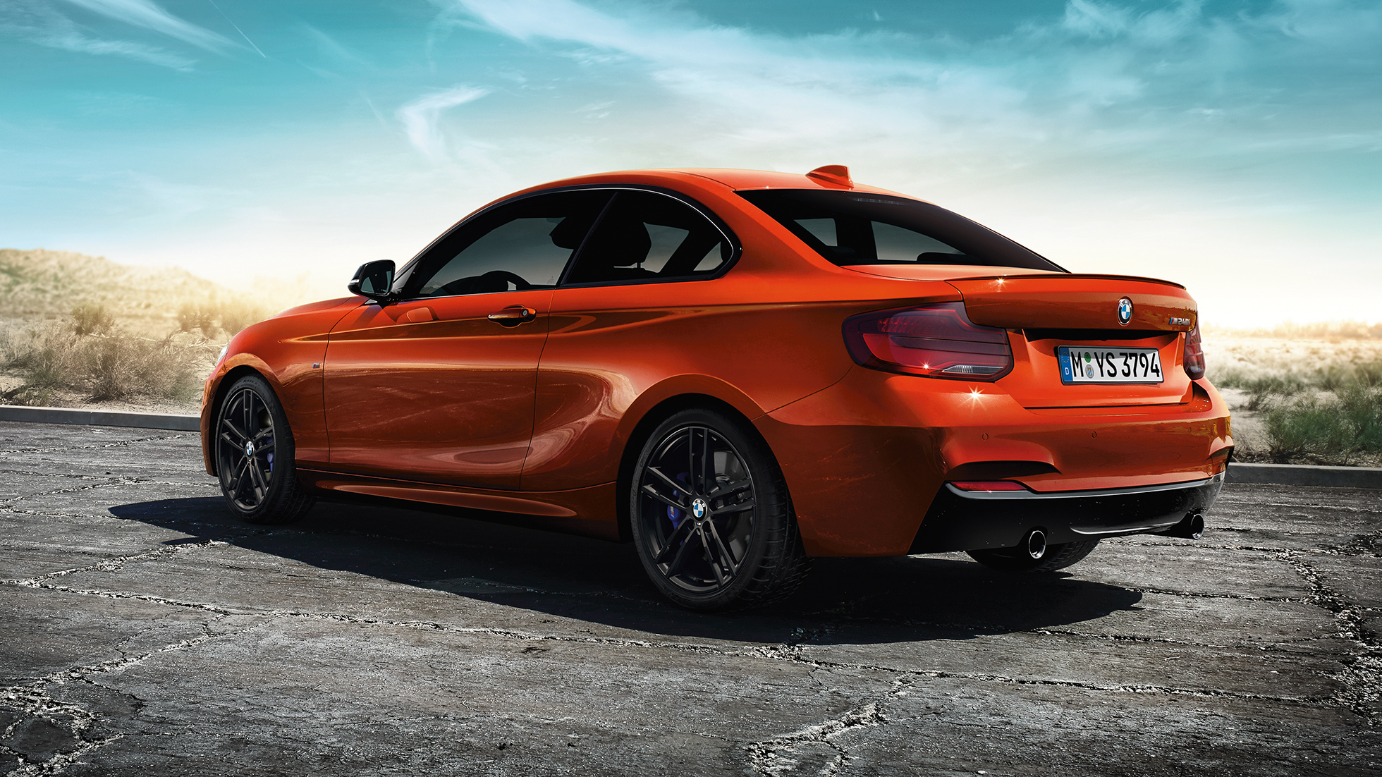 BMW řady 2 Coupé, tříčtvrteční záběr zezadu BMW řady 2 Coupé, tříčtvrteční záběr zezadu