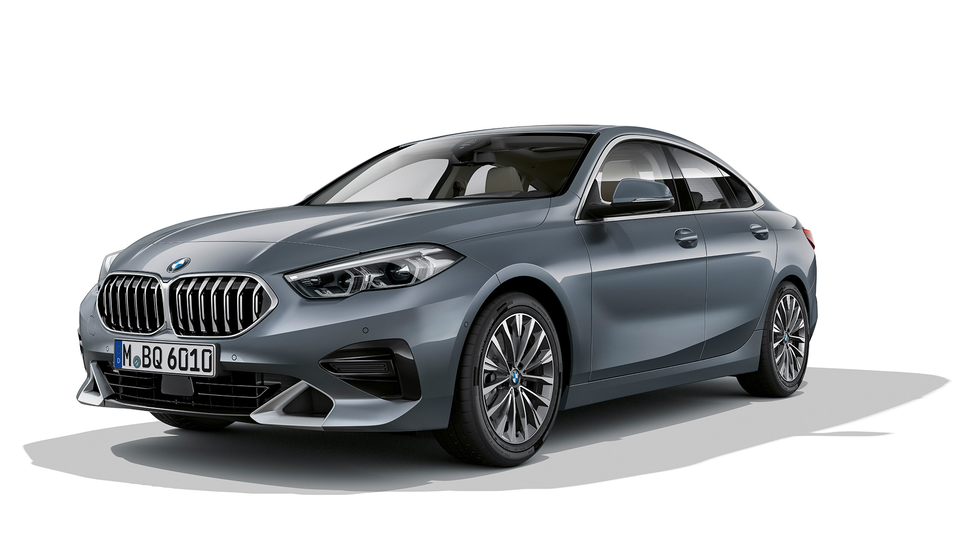 Maska chladiče BMW řady 2 Gran Coupé Model Luxury Line Maska chladiče ve tvaru ledvinek BMW řady 2 Gran Coupé F44 Model Luxury Line v metalické barvě Storm Bay ze tříčtvrtečního pohledu zepředu