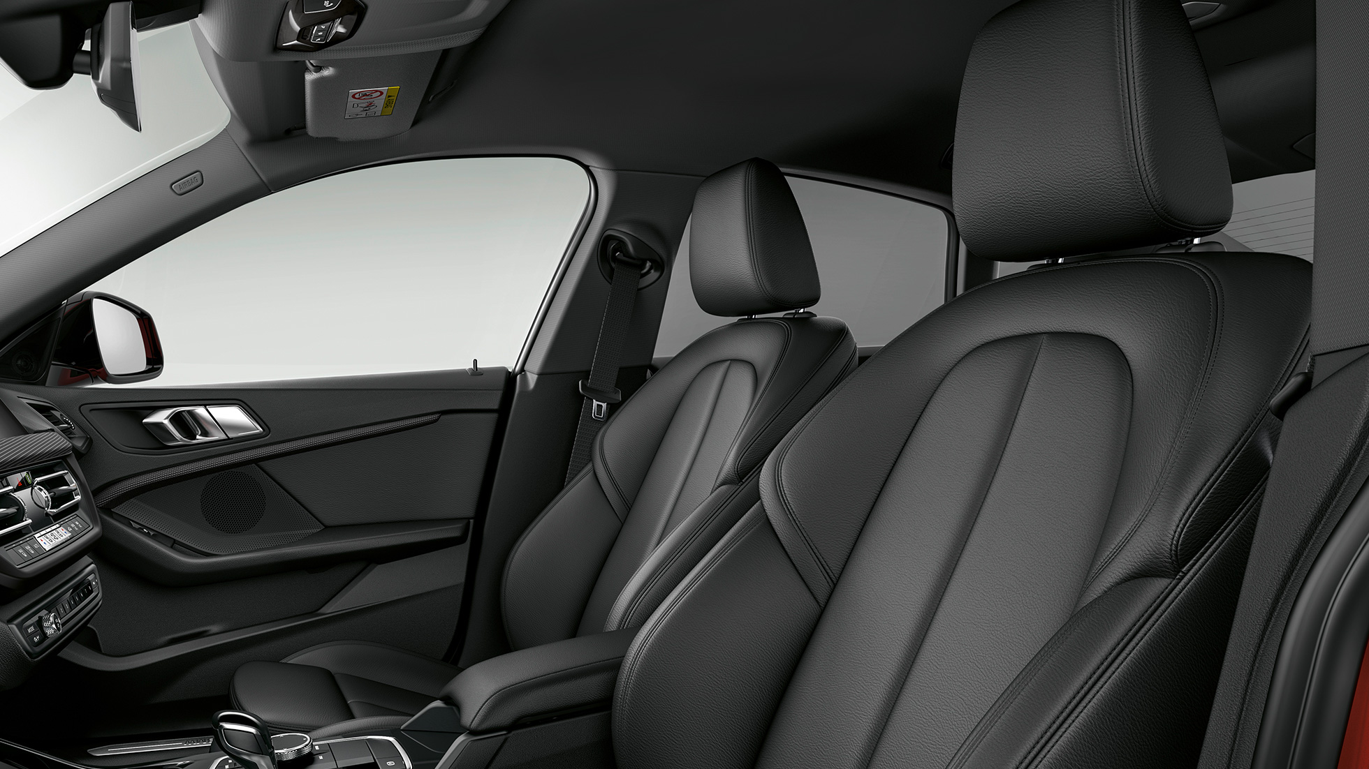 Sportovní sedadla v barvě antracitu v BMW řady 2 Gran Coupé Model Sport Line Sportovní sedadla v barvě antracitu v interiéru BMW řady 2 Gran Coupé F44 Model Sport Line v metalické barvě Melbourne Red