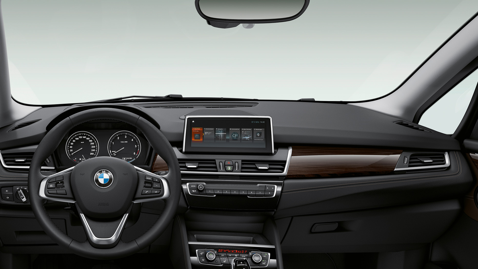 Palubní deska BMW řady 2 Gran Tourer Model Luxury Line Palubní deska BMW řady 2 Gran Tourer 218d xDrive Model Luxury Line F46 2018 interiér