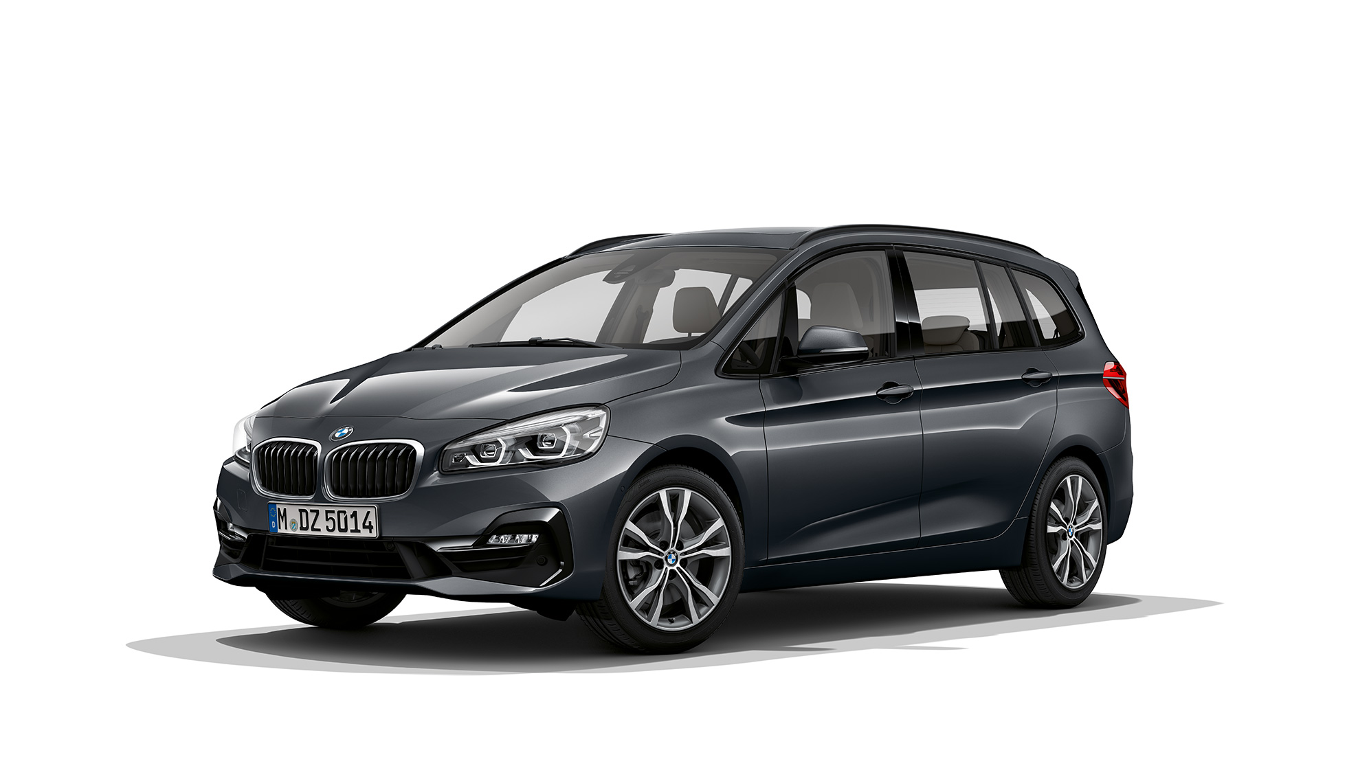 Tříčtvrteční pohled zepředu BMW řady 2 Gran Tourer Model Sport Line BMW řady 2 Gran Tourer 220d F46 2018 v metalické barvě Mineral Grey (šedá) ze tříčtvrtečního pohledu zepředu