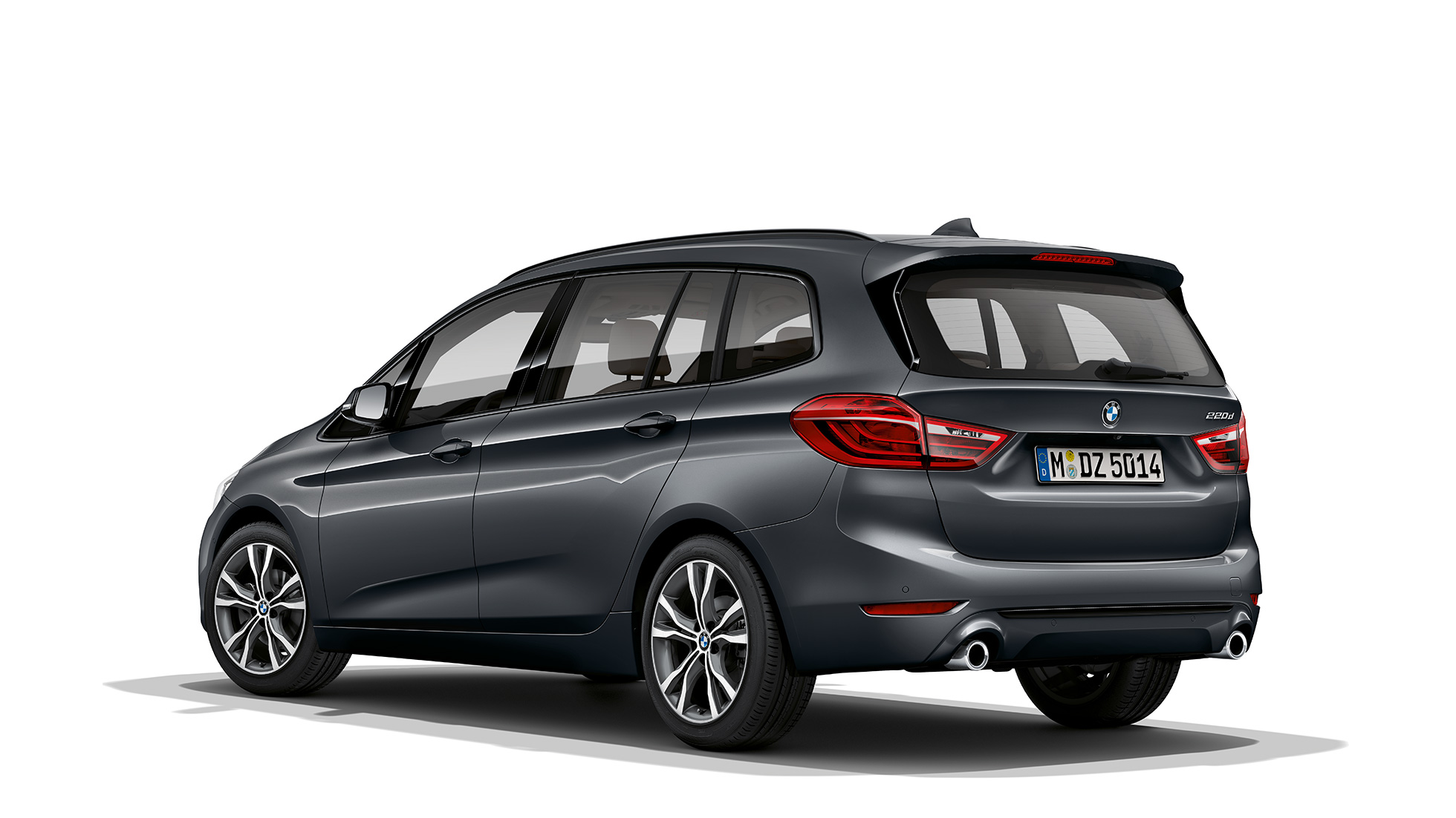 Tříčtvrteční pohled zezadu BMW řady 2 Gran Tourer Model Sport Line BMW řady 2 Gran Tourer 218d Model Sport Line F46 2018 v metalické barvě Mineral Grey (šedá) ze tříčtvrtečního pohledu zezadu