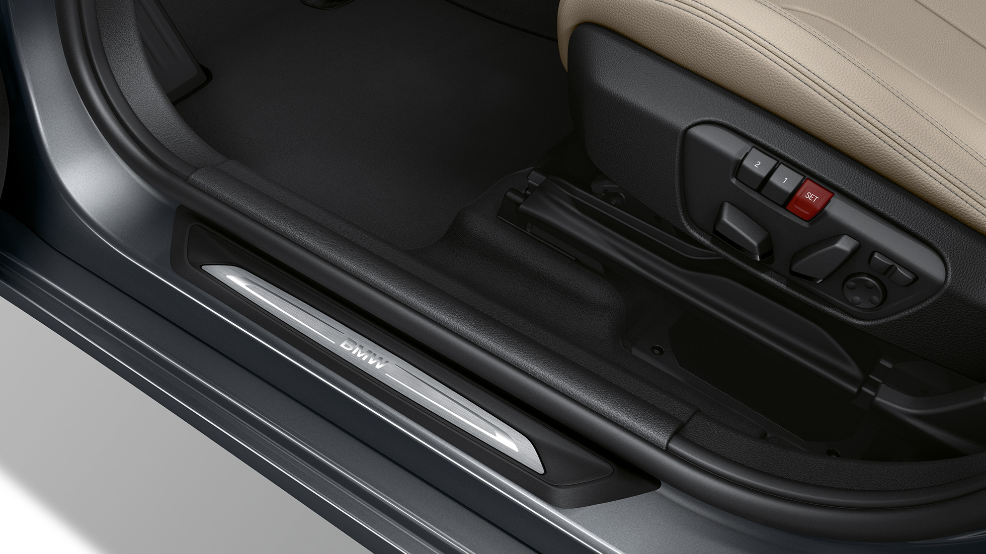 Prahové lišty BMW řady 2 Gran Tourer Model Sport Line Prahové lišty BMW řady 2 Gran Tourer 220d Model Sport Line F46 2018 v metalické barvě Mineral Grey (šedá) v detailním pohledu