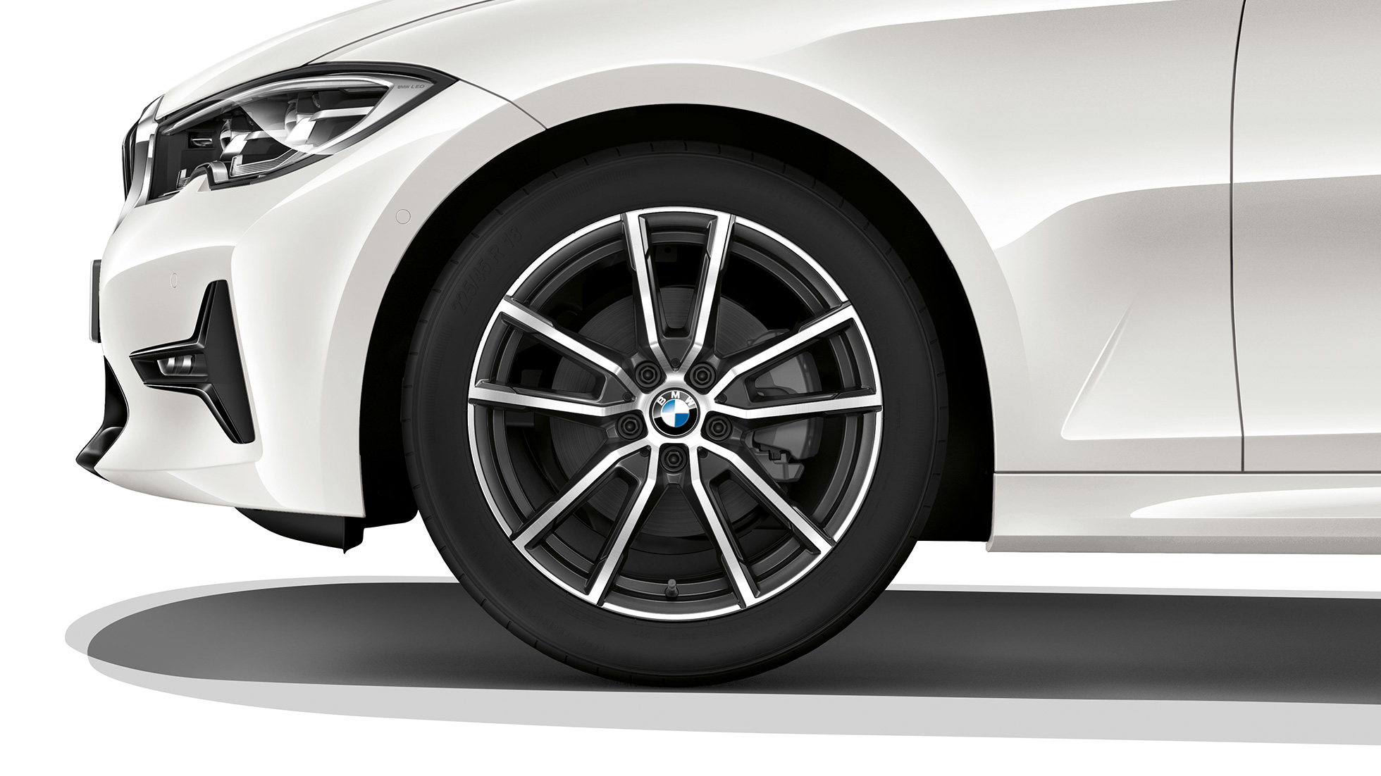 BMW řady 3 Sedan, kola z lehké slitiny Modelu Sport Line Detailní pohled na kola z lehkých slitn BMW řady 3 Sedan v provedení Model Sport Line.