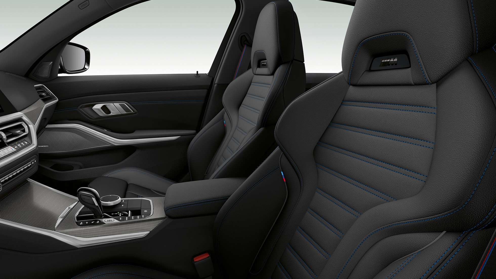 BMW řady 3 Sedan, přední sedadla modelu M Sport Detailní pohled z boku na přední sedadla BMW řady 3 Sedan v provedení Model M Sport.