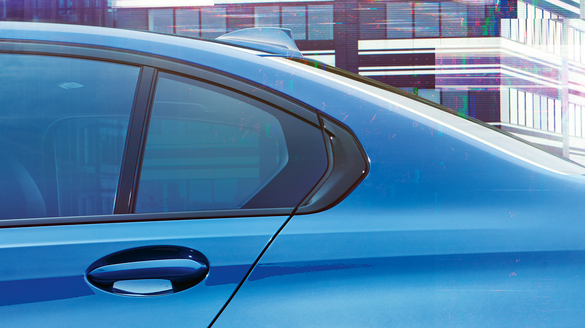 BMW řady 3 Sedan, Hofmeisterův záhyb. Detail na zadní okno s Hofmeisterovým záhybem.