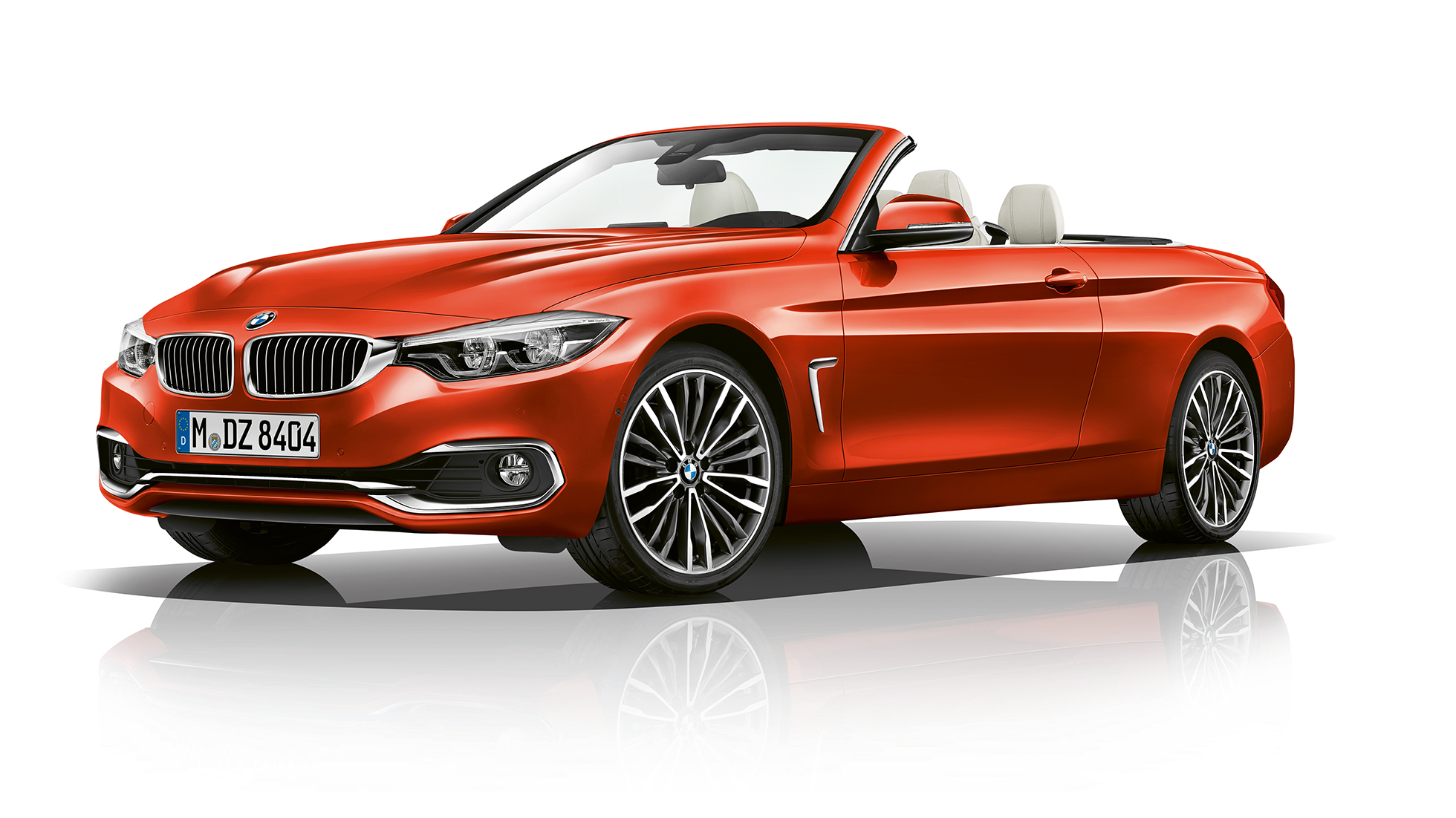 BMW řady 4 Cabrio, tříčtvrteční pohled zpředu na Model Luxury Line BMW řady 4 Cabrio, tříčtvrteční pohled zpředu na Model Luxury Line