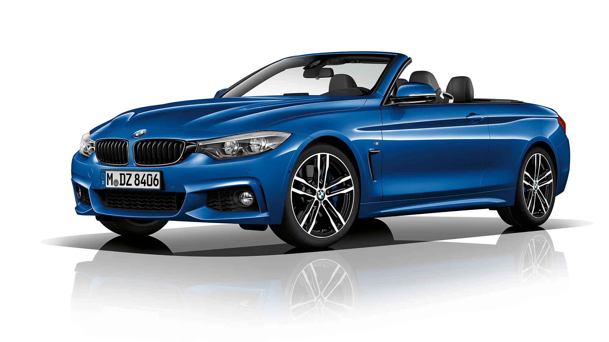 BMW řady 4 Cabrio, tříčtvrteční pohled zpředu na Model M Sport BMW řady 4 Cabrio, tříčtvrteční pohled zpředu na Model M Sport