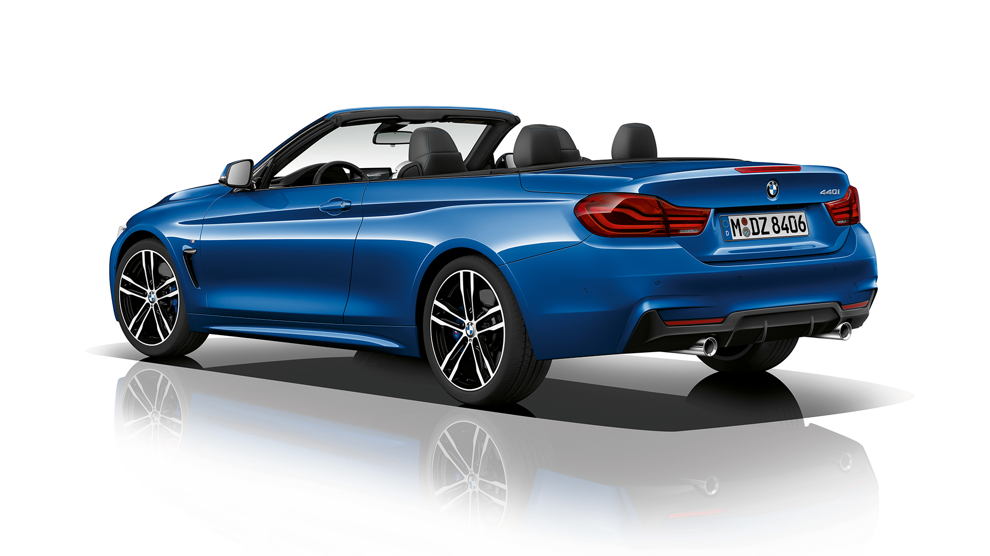 BMW řady 4 Cabrio, tříčtvrteční pohled zezadu na Model M Sport BMW řady 4 Cabrio, tříčtvrteční pohled zezadu na Model M Sport
