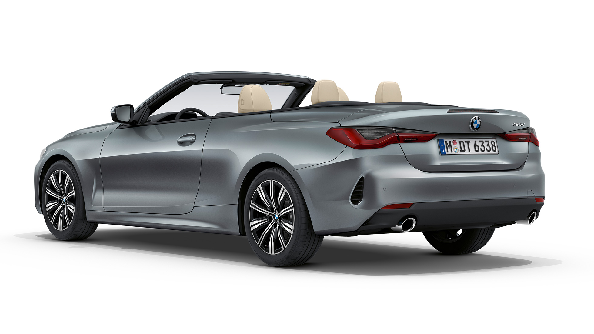 Zadní část BMW řady 4 Cabrio sériové provedení G23 2020 BMW řady 4 Cabrio G23 2020 sériové provedení metalický lak Bluestone (šedá) tříčtvrteční pohled zezadu