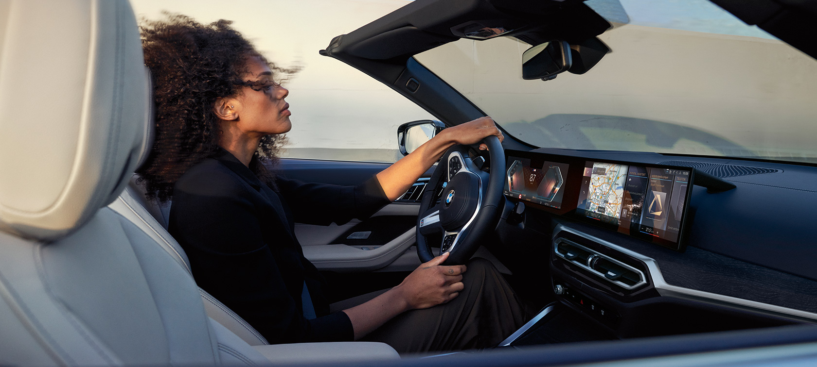 Digitální služby a asistenční systémy BMW řady 4 Cabrio G23 2020 BMW řady 4 Cabrio G23 2020 interiér asistenční systémy digitální služby.