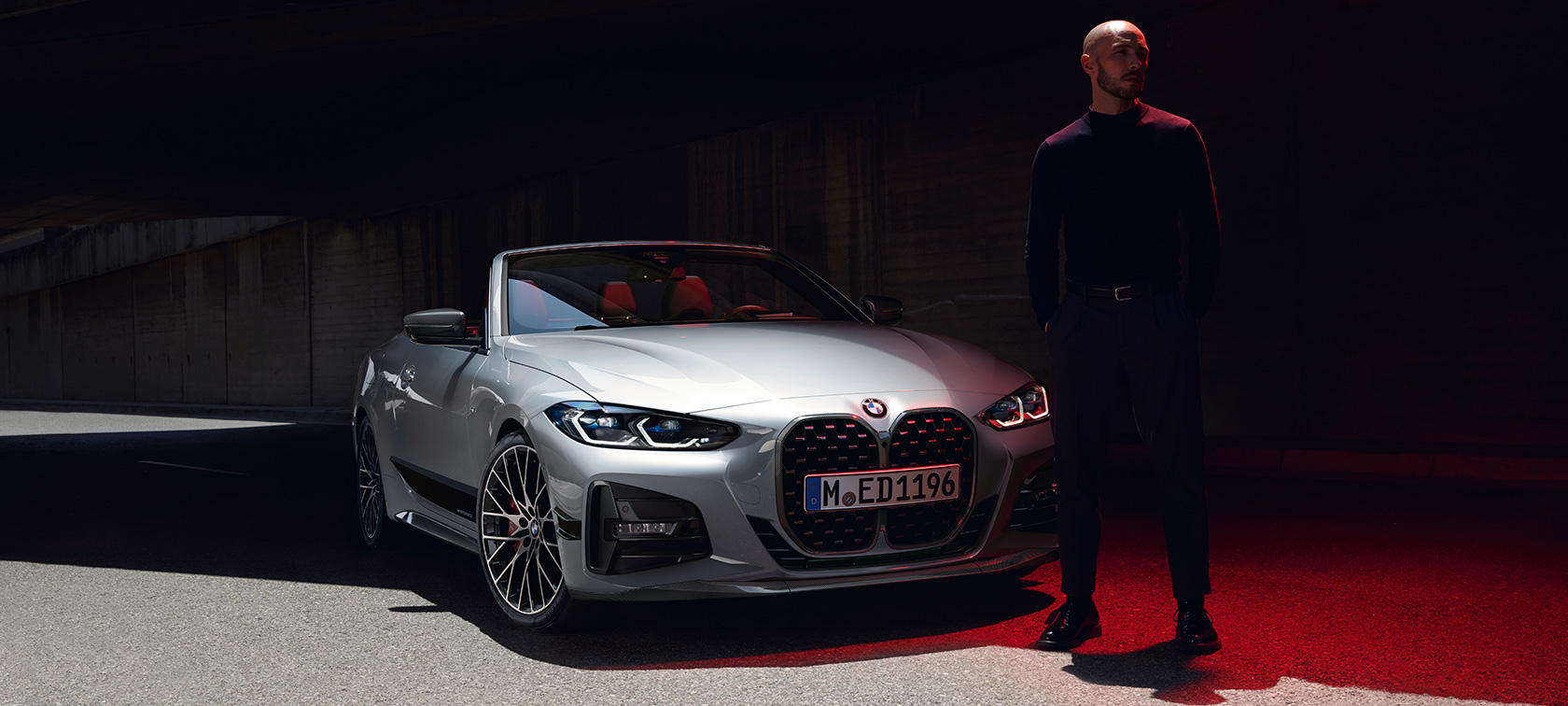 Tříčtvrteční pohled zezadu s BMW zadním nosičem na kola Pro 2.0 BMW řady 4 Cabrio G23 2020 BMW řady 4 Cabrio G23 2020 v metalickém laku Sanremo Green (zelená) tříčtvrteční pohled zezadu s BMW zadním nosičem na kola Pro 2.0