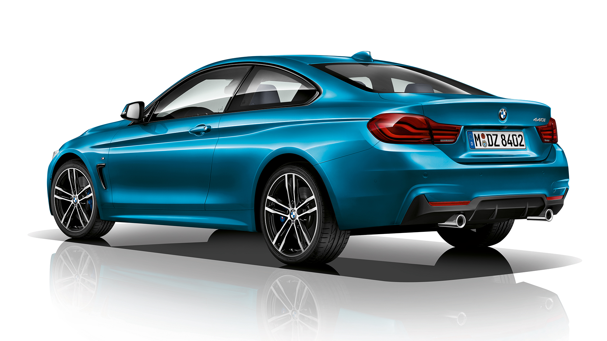 BMW řady 4 Coupé, tříčtvrteční pohled zezadu na Model M Sport BMW řady 4 Coupé, tříčtvrteční pohled zezadu na Model M Sport