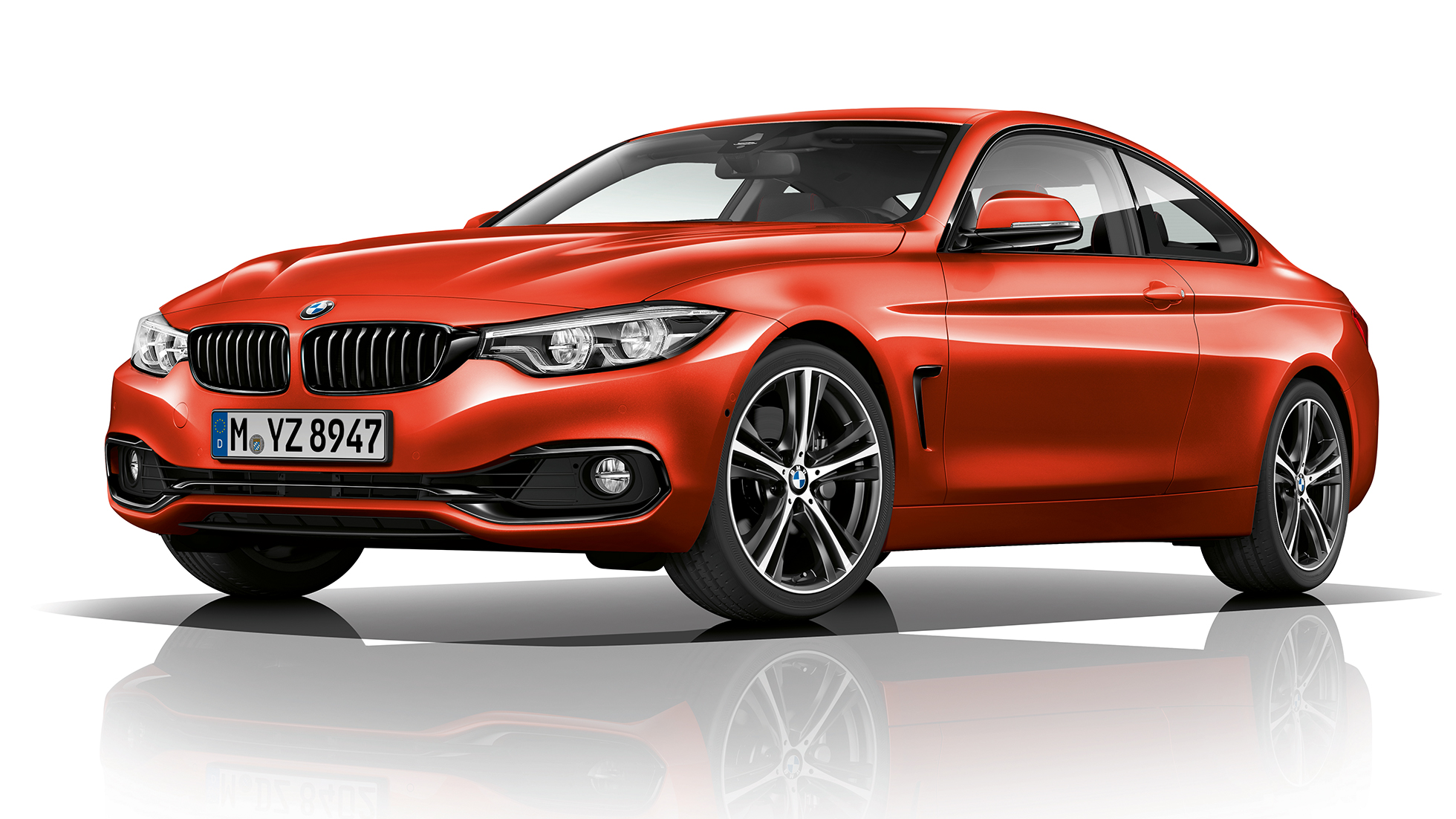 BMW řady 4 Coupé, tříčtvrteční pohled zpředu na model Sport Line BMW řady 4 Coupé, tříčtvrteční pohled zpředu na model Sport Line